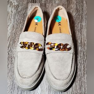 Anne Klein Eunice Slip On Beige Taupe Loafters Tortoise Chain Shoes Size 8M